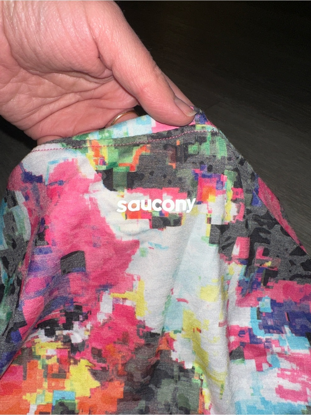 Saucony Women's Multicolor Pixel-Print Top in Pink, Blue, Yellow size XL - Picture 7 of 7